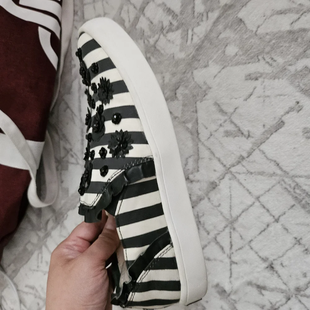 Kate‎ Spade New York Louise Sneakers Womens 6 Slip On Shoes Striped Black White
